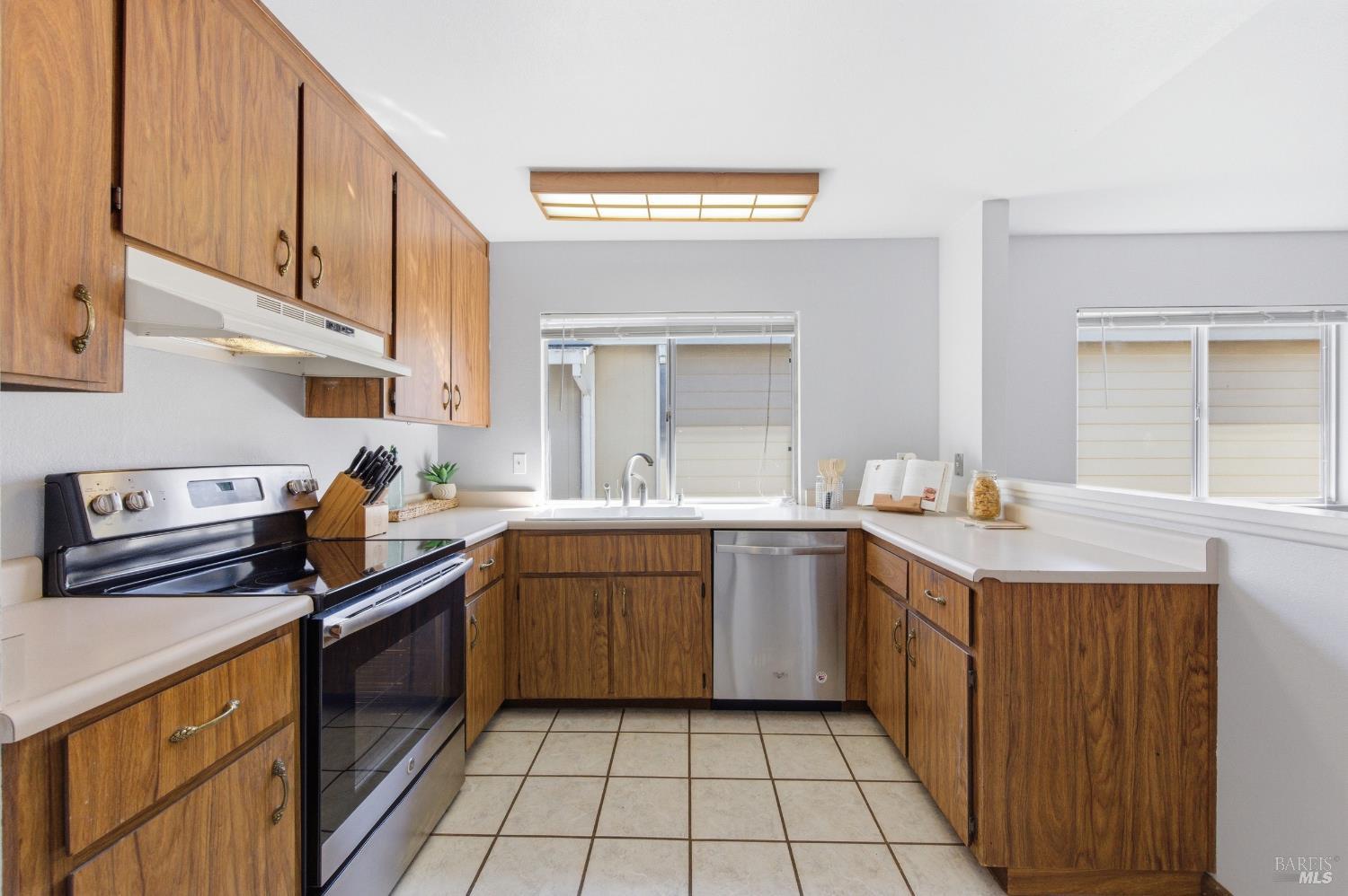 2446 Micawber Lane Santa Rosa, CA 95401 - Photo 8 of 34