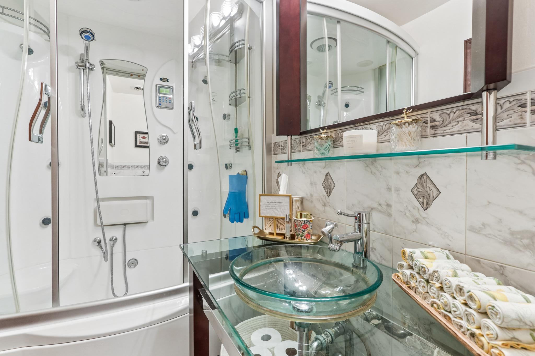 650 Hendrix Street Philadelphia, PA 19116 - Photo 29 of 53 1rst floor full bathroom