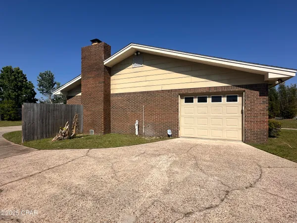 $2,150 | 618 Gabriel Street, Panama City, FL 32405