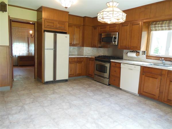 210 Atwater Road Springfield, MA 01107 - Photo 7 of 30 Gallery Image 7