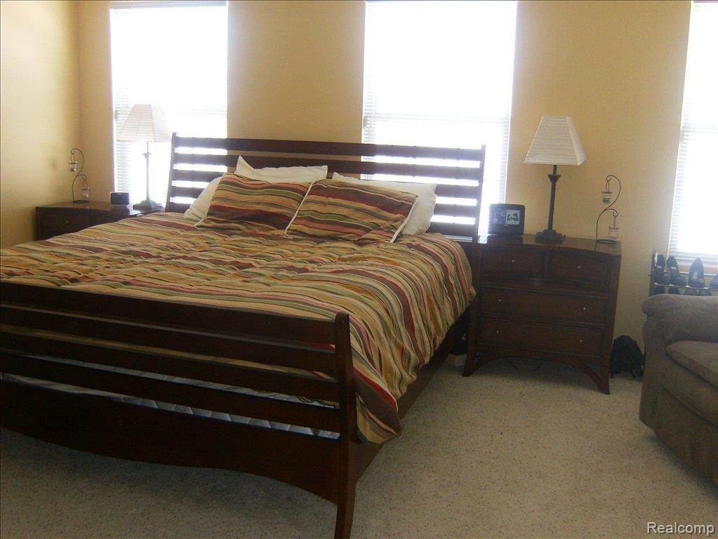 240 Stonegate West, Unit 11 Pontiac, MI 48341 - Photo 7 of 10 HPIM0816