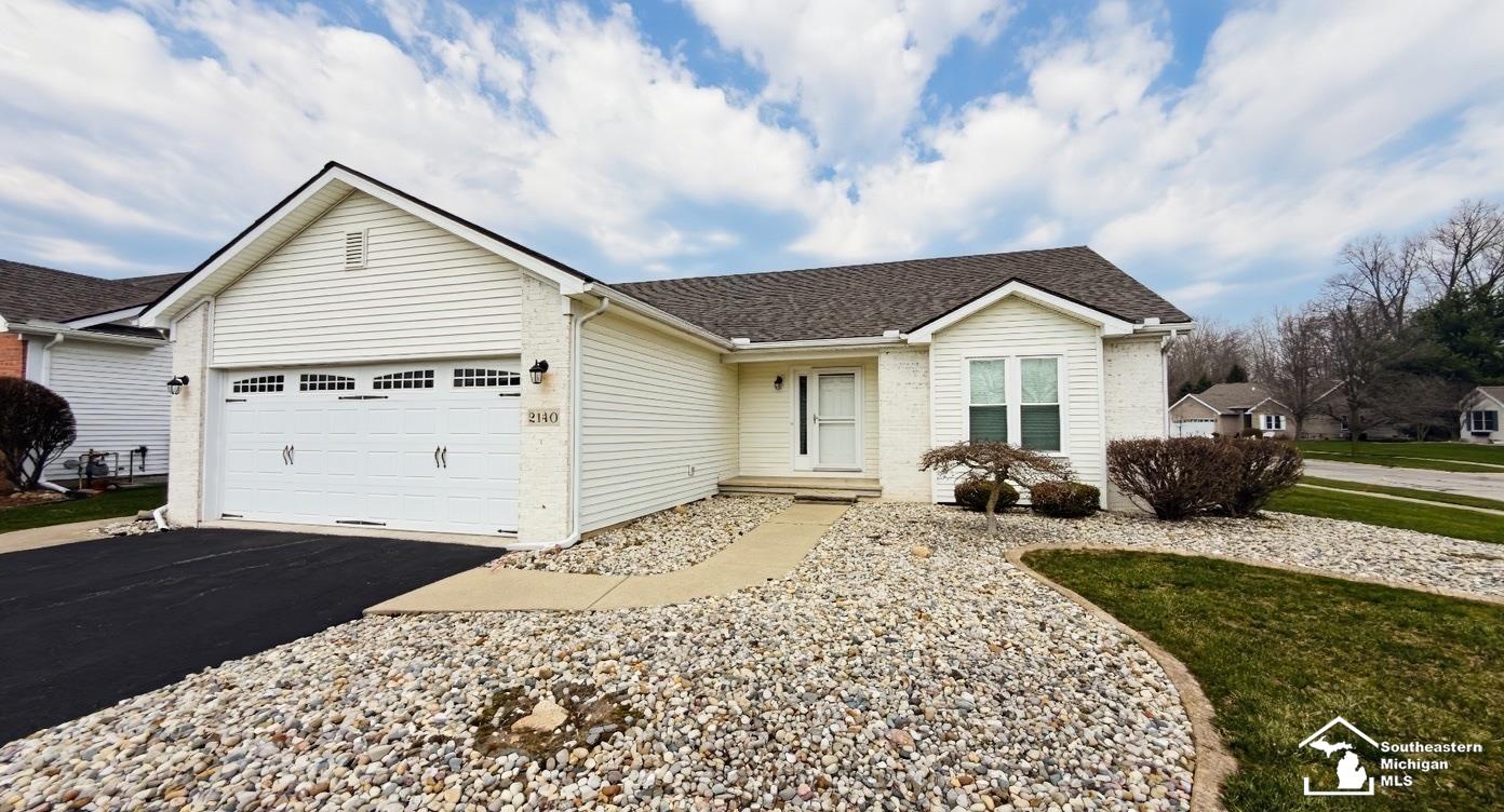 2140 Delaware Lane Temperance, MI 48182 - Photo 3 of 26