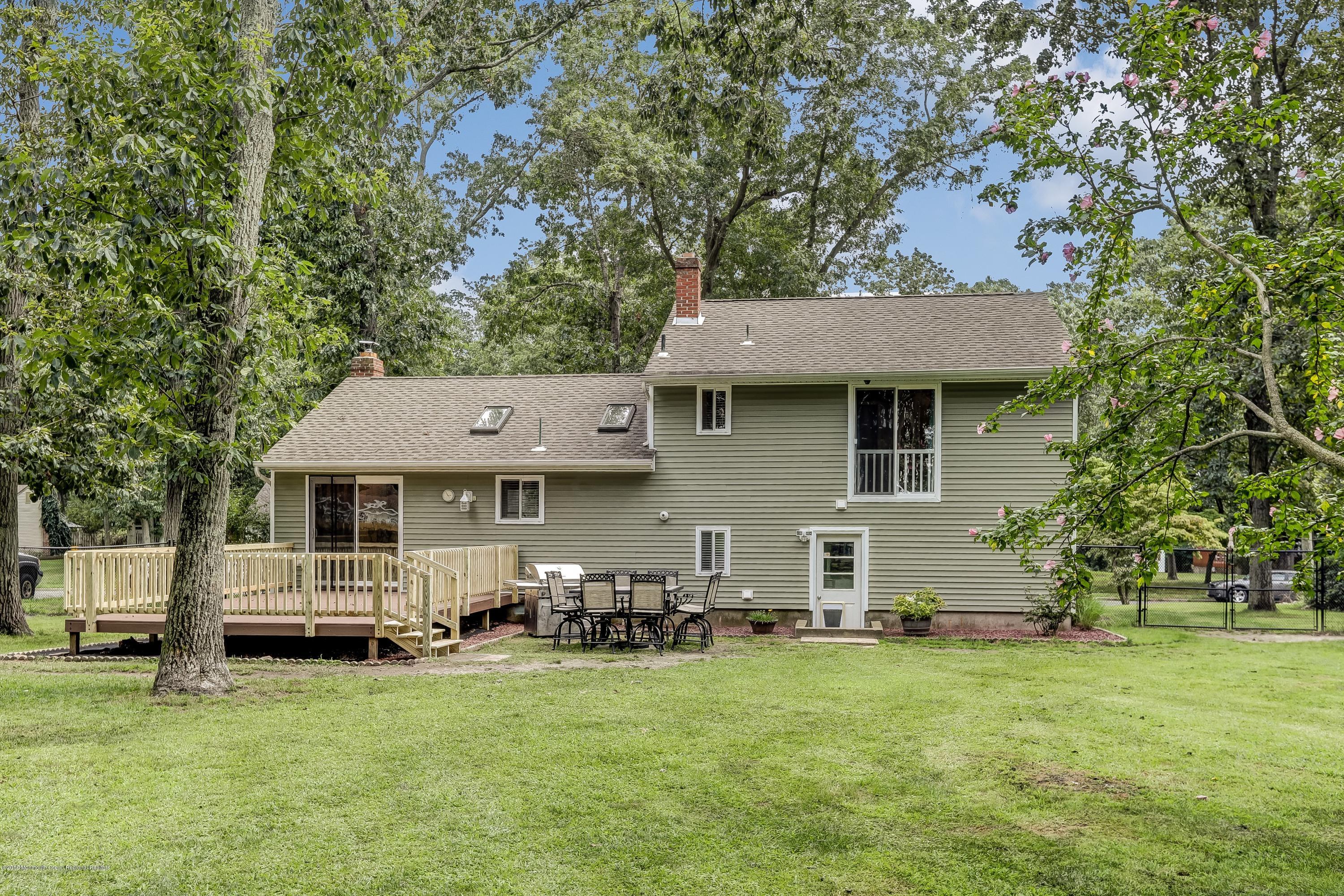 10 Ashford Road Jackson, NJ 08527 - Photo 23 of 31 023_Back of Home
