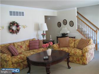 12 Chrissy Way Sicklerville, NJ 08081 - Photo 2 of 12 Living Room