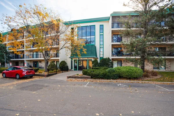 $123,500 | 10401 Cedar Lk Road South, Unit 215, Hopkins, MN 55305