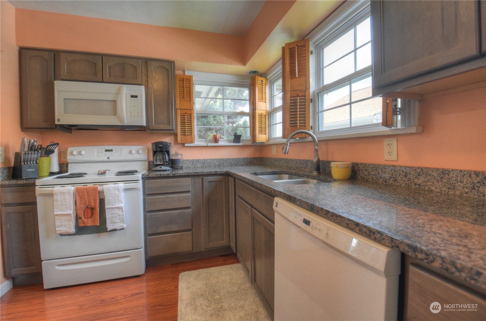 755 Southwest Cascade Avenue Chehalis, WA 98532 - Photo 6 of 37 Gallery Image 6