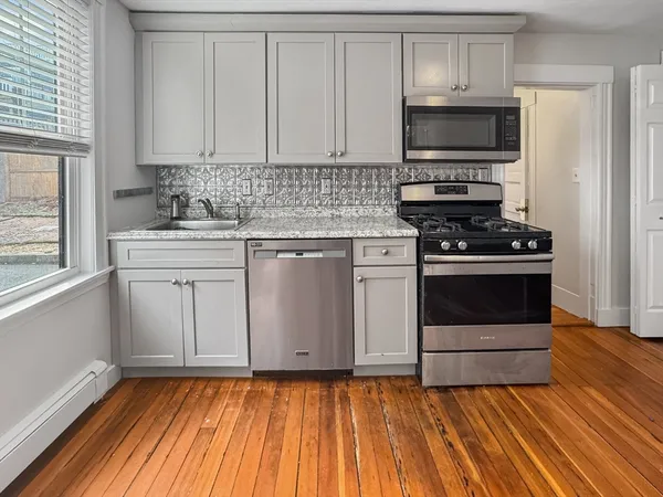 $2,300 | 48 Middle Street, Unit 1, Newburyport, MA 01950