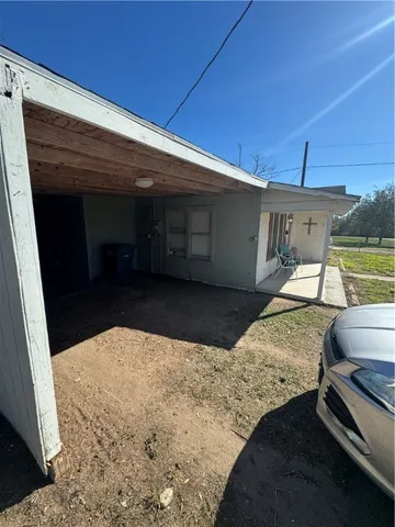 a view of a backyard of the house
