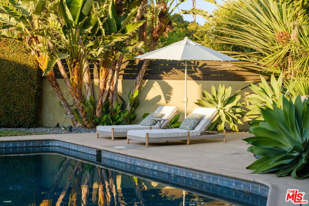 12416 Aneta Street Los Angeles, CA 90066 - Photo 14 of 22 a view of an outdoor space and swimming pool