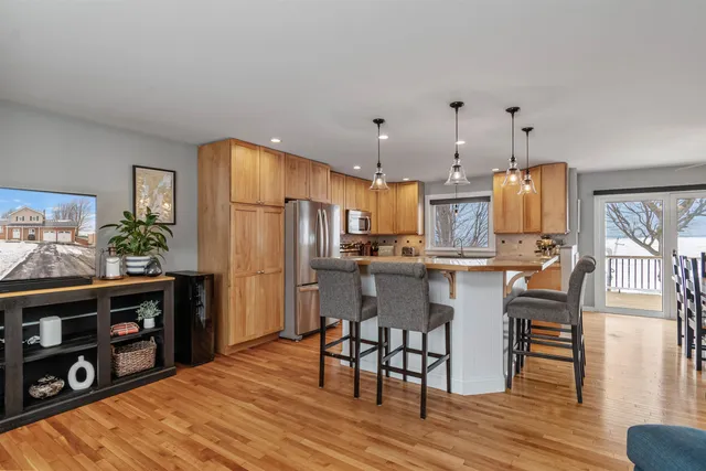 $1,200,000 | 4542 Maquam Shore Road, St. Albans Town, VT 05488