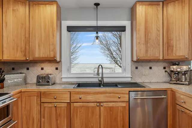 $1,200,000 | 4542 Maquam Shore Road, St. Albans Town, VT 05488