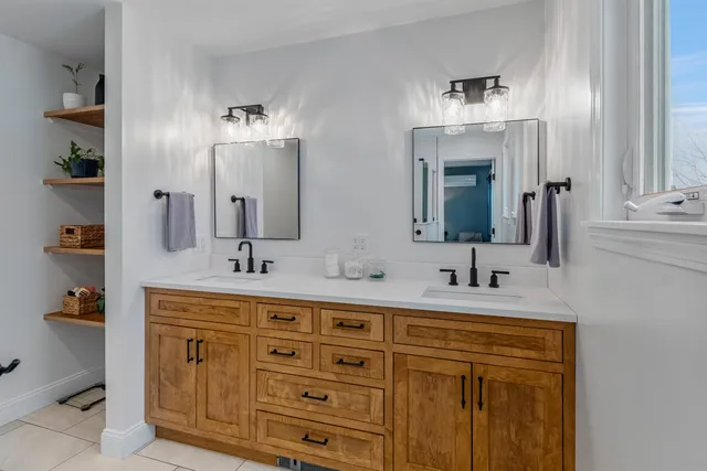 $1,200,000 | 4542 Maquam Shore Road, St. Albans Town, VT 05488