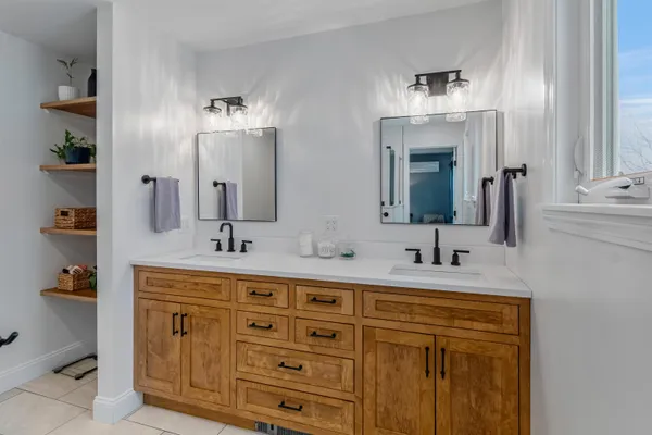 $1,200,000 | 4542 Maquam Shore Road, St. Albans Town, VT 05488