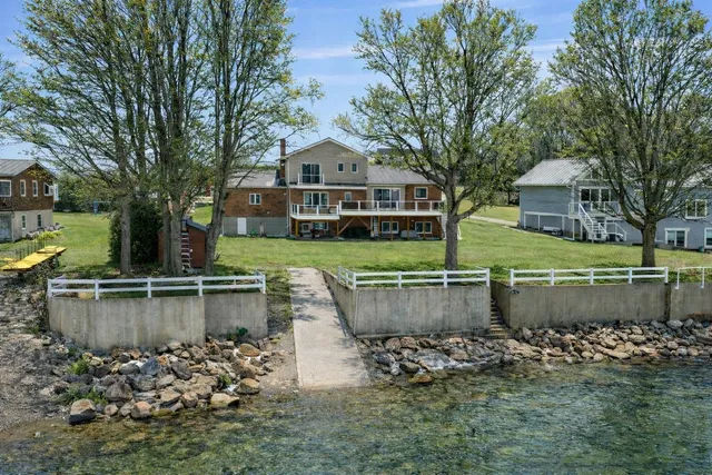 $1,200,000 | 4542 Maquam Shore Road, St. Albans Town, VT 05488