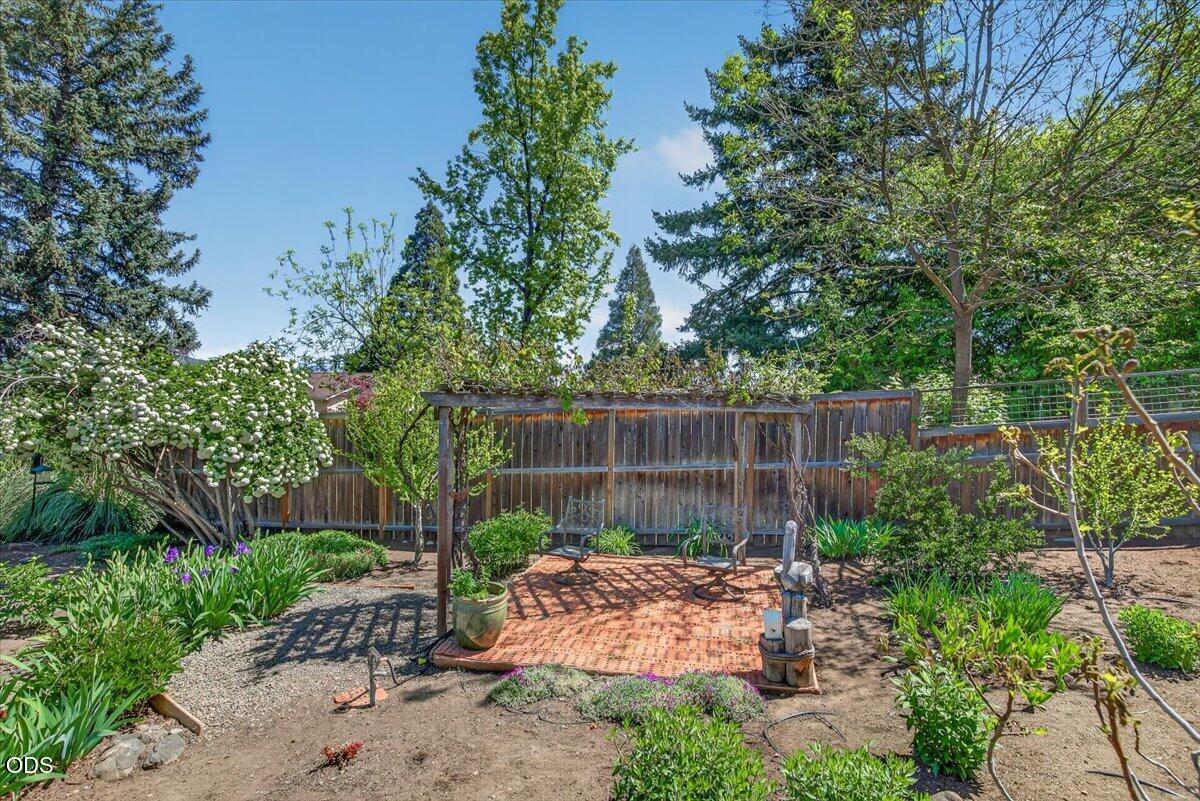 1056 Beswick Way Ashland, OR 97520 - Photo 40 of 47
