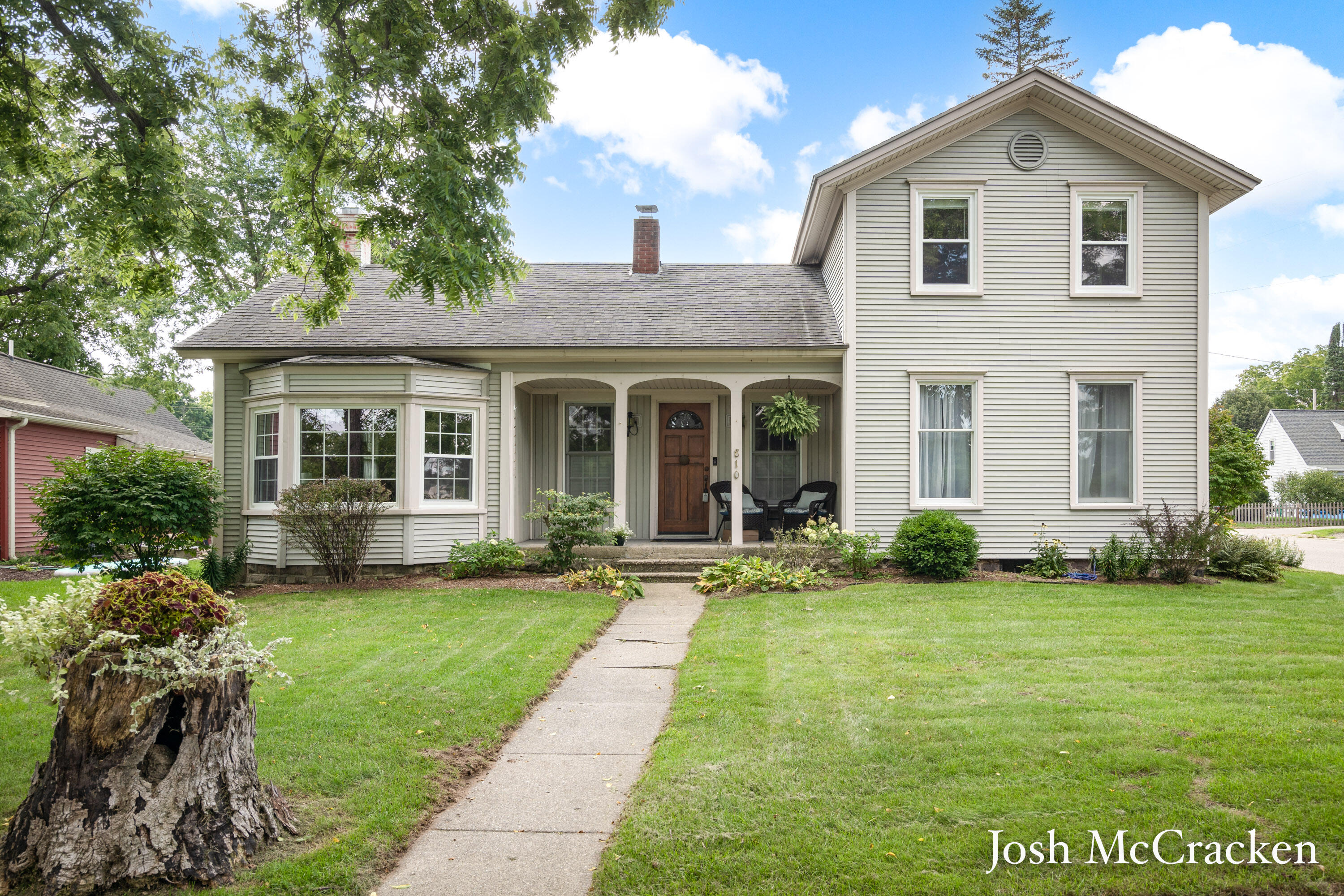 810 Riverside Lowell, MI 49331 - Photo 1 of 27 810 Riverside dr-1