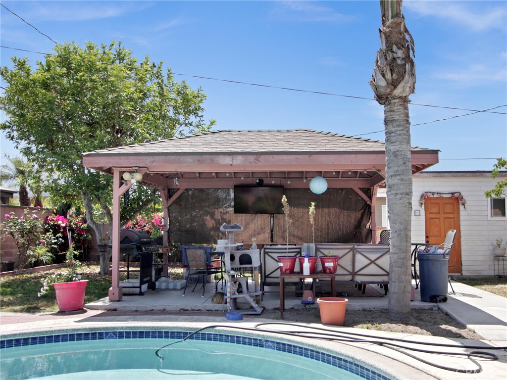 10922 Vickers Drive Garden Grove, CA 92840 - Photo 22 of 25 a view of a chairs and tables in patio