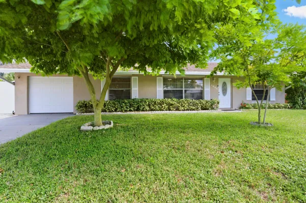 $3,200 | 8685 Southwest Keathley Court, Hobe Sound, FL 33455