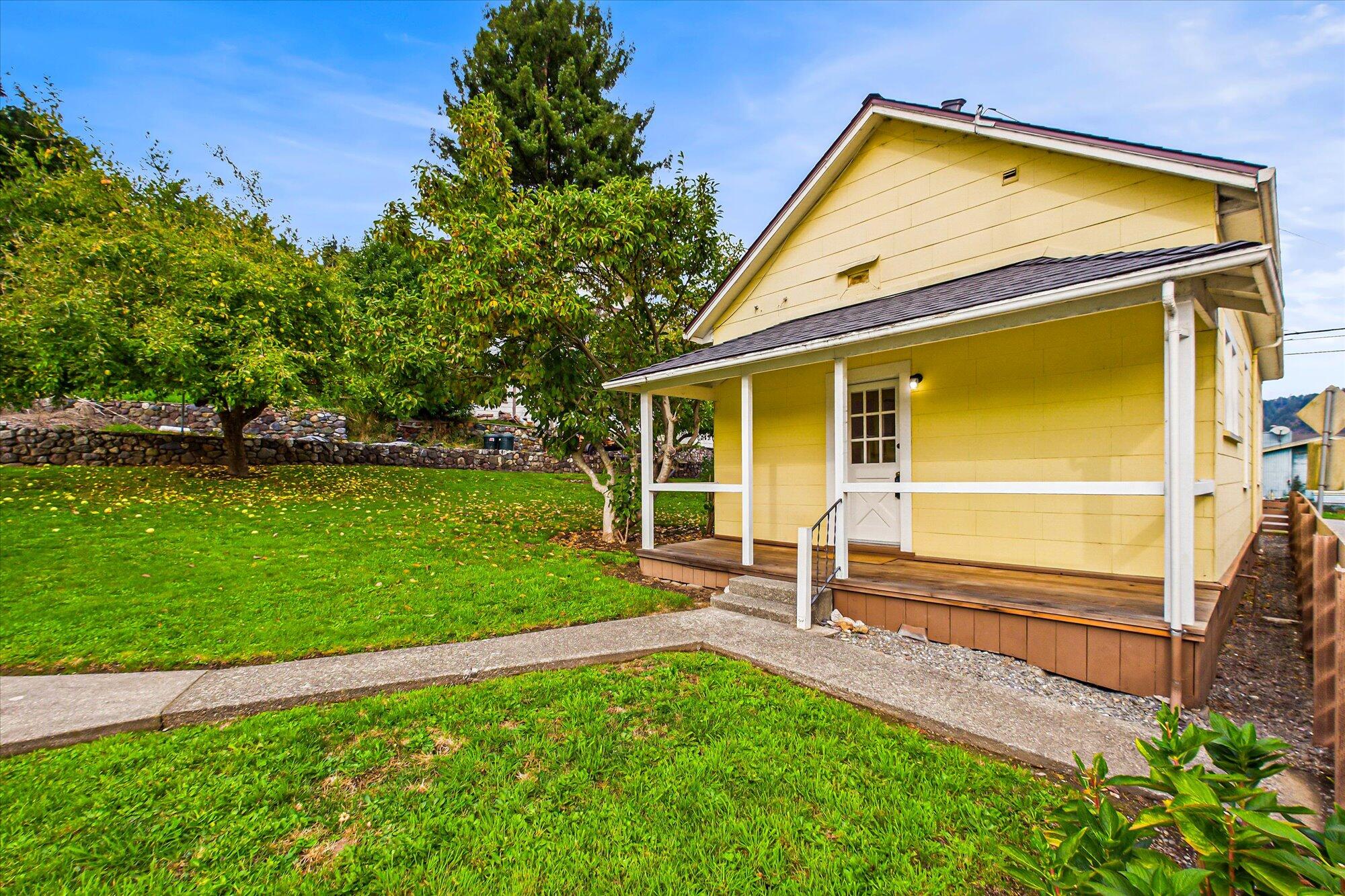 209 Monument Road Rio Dell, CA 95562 - Photo 3 of 34