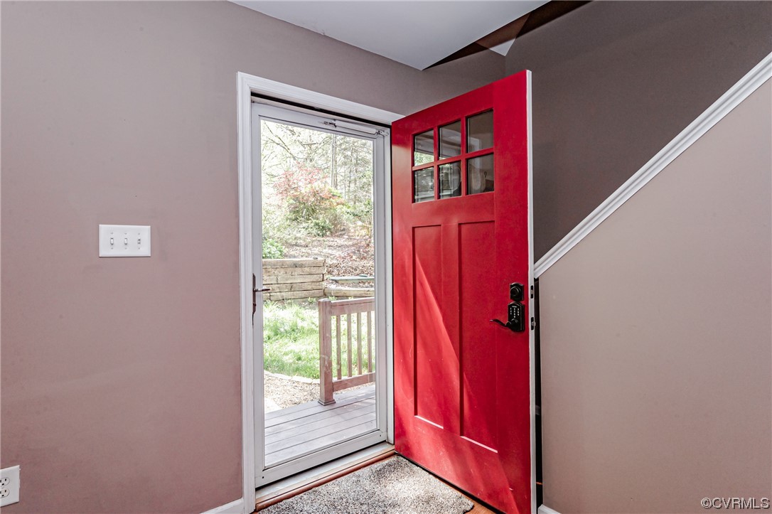 5643 Lakeview Road Quinton, VA 23141 - Photo 3 of 47 Gallery Image 3