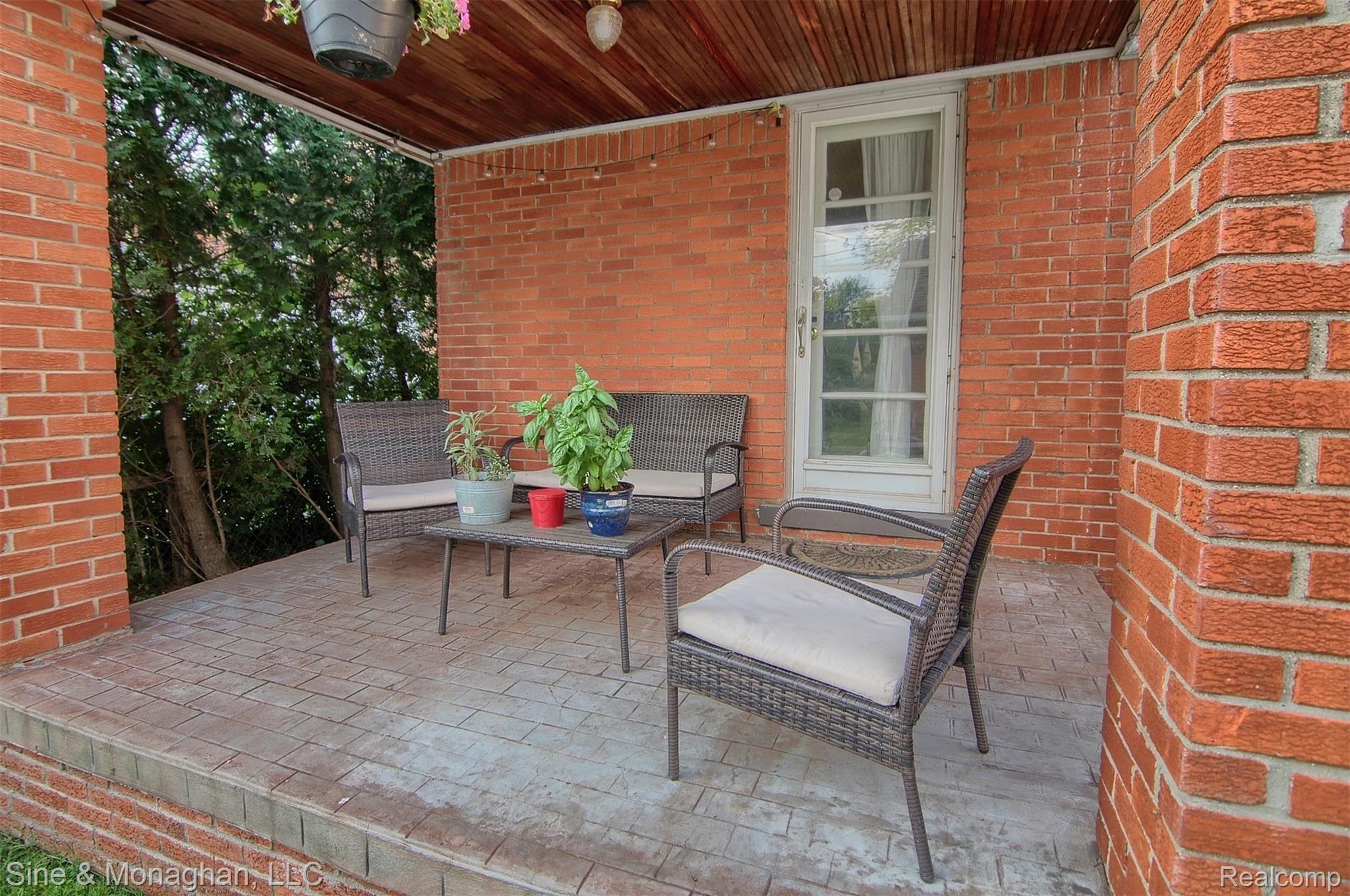 1226 Hampton Road Grosse Pointe, MI 48236 - Photo 22 of 26 23-Patio.jpg