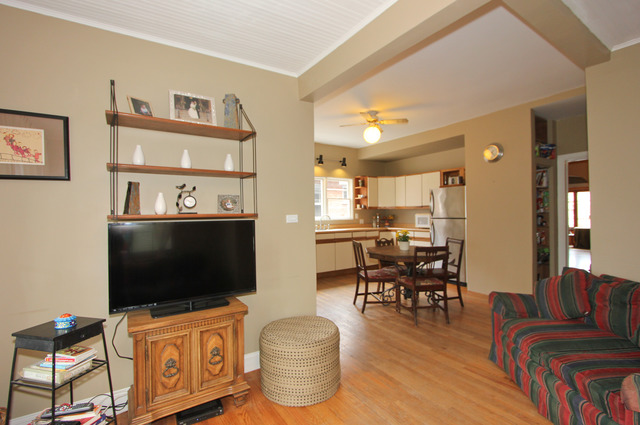 311 South Ridgeland Avenue Oak Park, IL 60302 - Photo 13 of 25 a living room with furniture and a flat screen tv