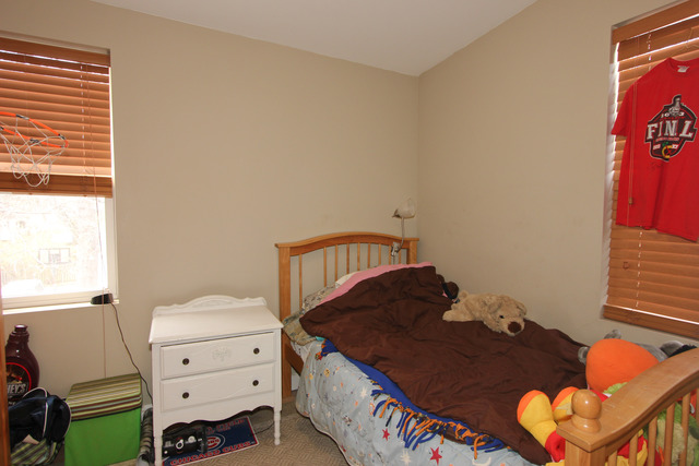 311 South Ridgeland Avenue Oak Park, IL 60302 - Photo 19 of 25 a bedroom with a bed and window
