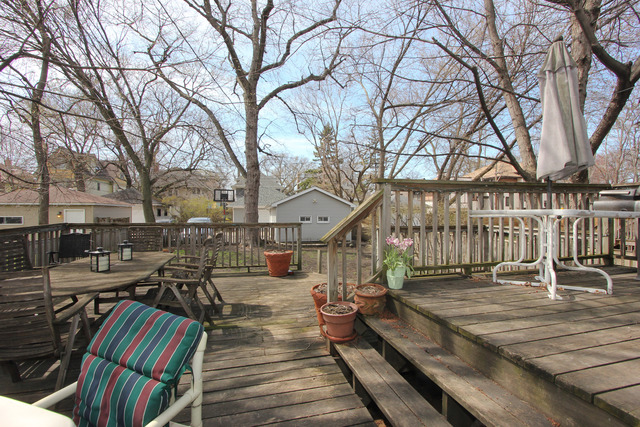 311 South Ridgeland Avenue Oak Park, IL 60302 - Photo 24 of 25 a view of a chairs and tables on the deck