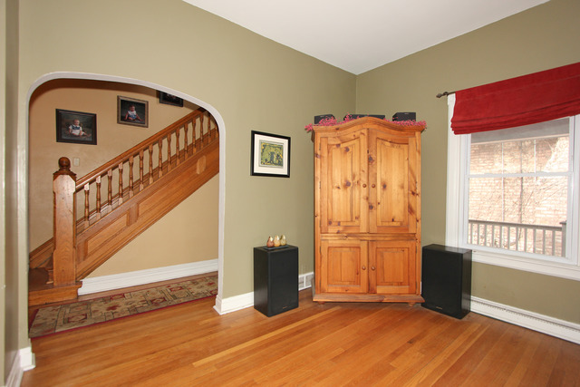 311 South Ridgeland Avenue Oak Park, IL 60302 - Photo 5 of 25 a view of an entryway with wooden floor