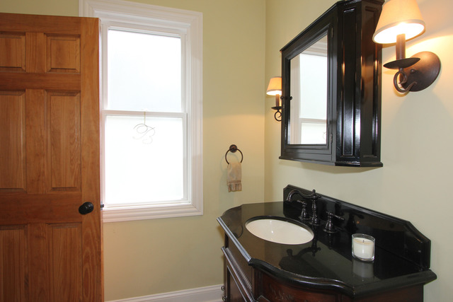 311 South Ridgeland Avenue Oak Park, IL 60302 - Photo 10 of 25 a bathroom with a sink and a mirror