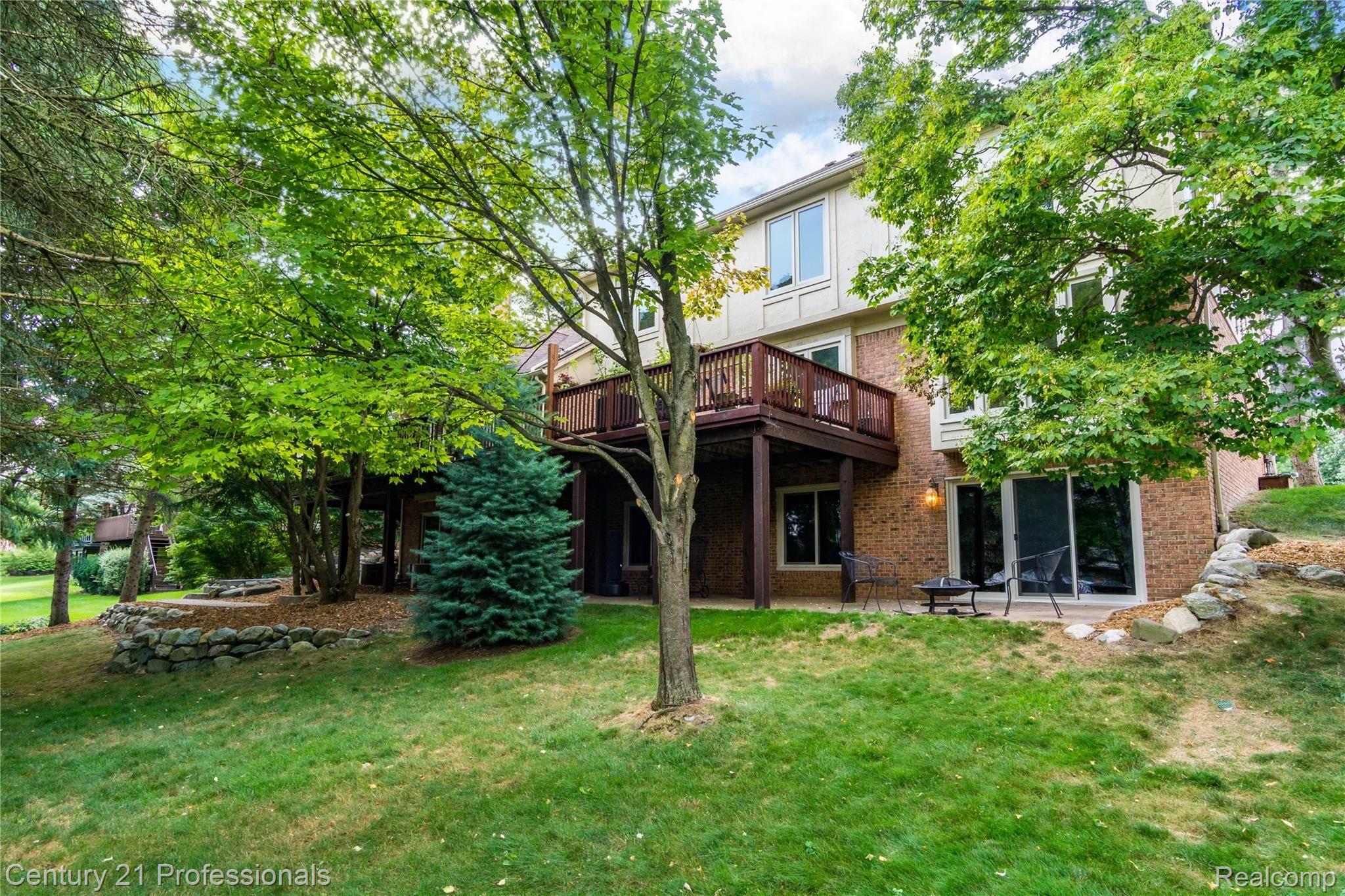 1059 Stony Pointe Boulevard Rochester, MI 48307 - Photo 8 of 74 Exteriors (7 of 14).jpg
