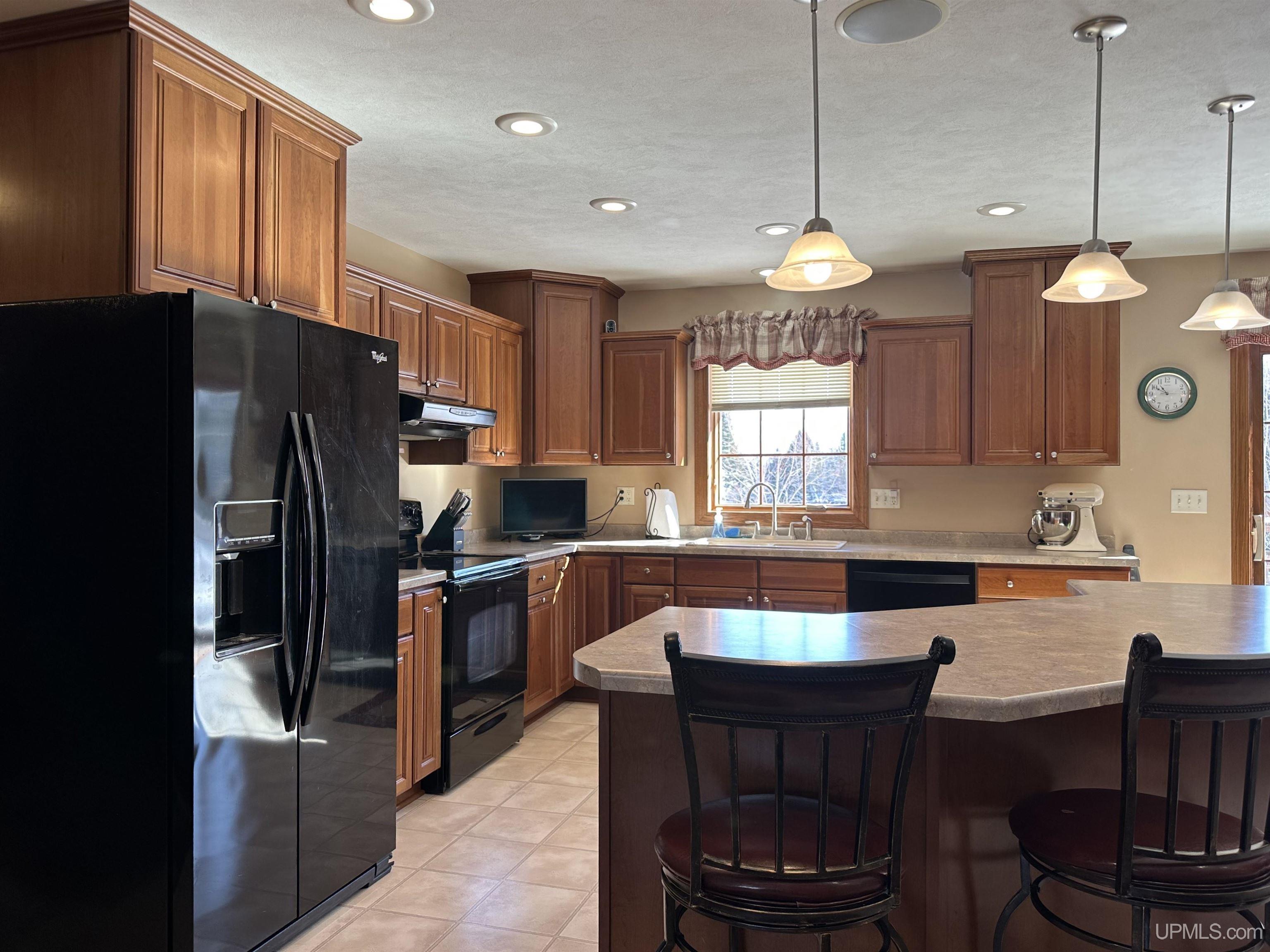 4380 M Road Escanaba, MI 49829 - Photo 2 of 67