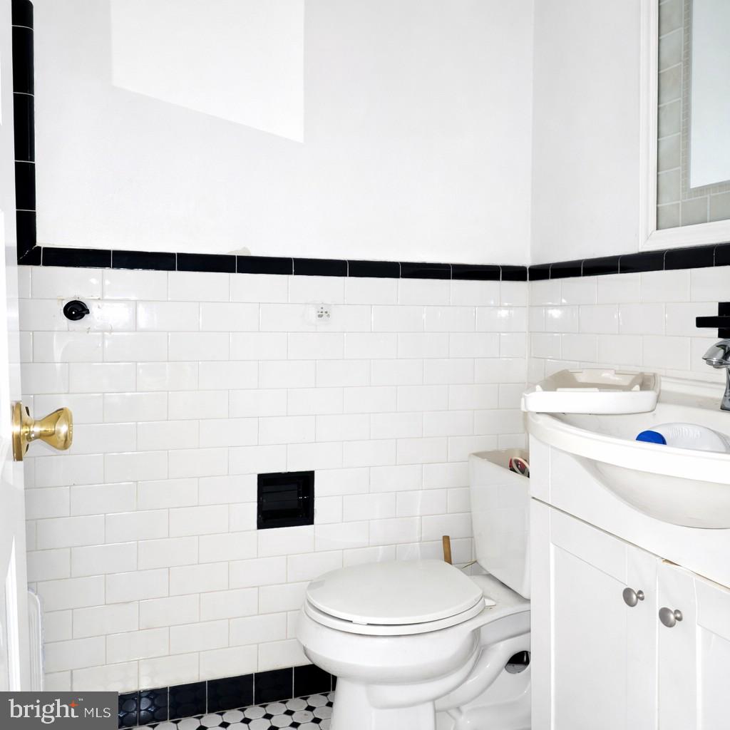 1105 Morse Street Northeast Washington, DC 20002 - Photo 9 of 37 1st floor bath