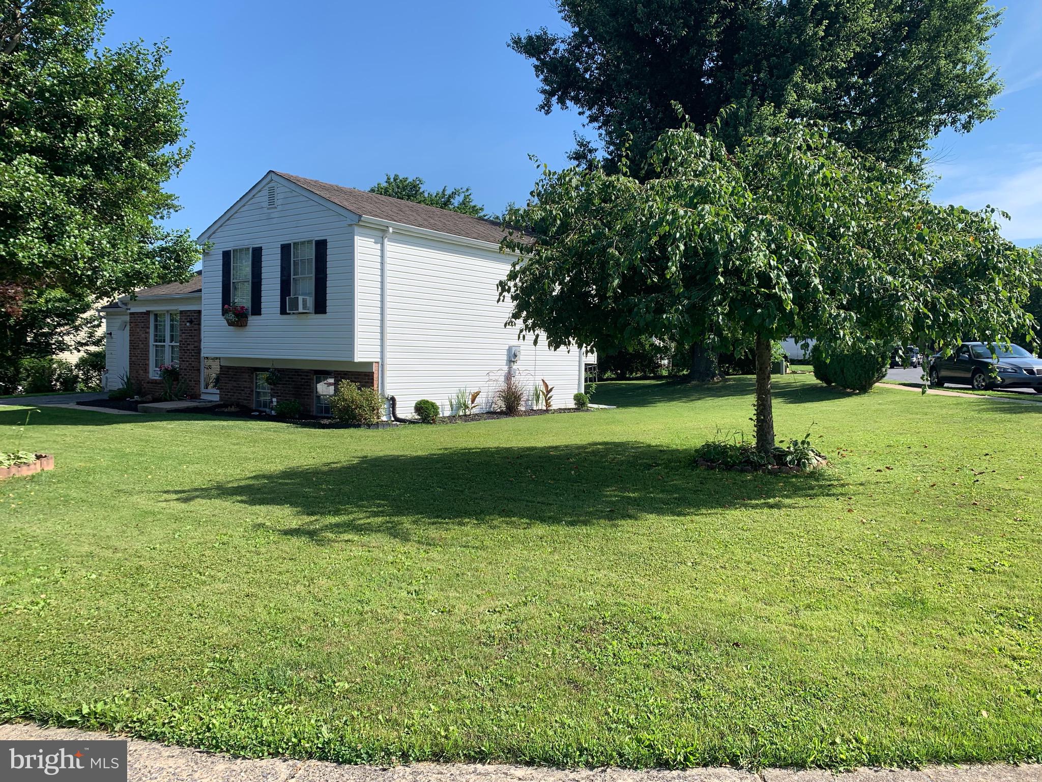 219 Derbyshire Road Lancaster, PA 17601 - Photo 3 of 20