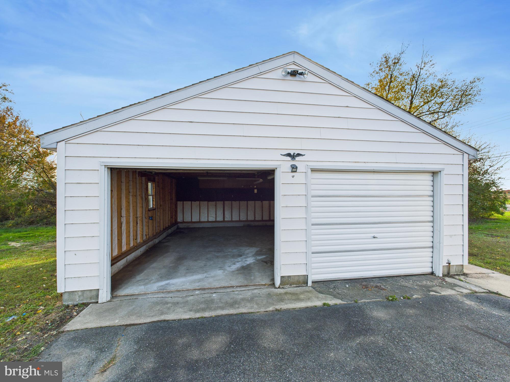 21023 Wesley Church Road Seaford, DE 19973 - Photo 34 of 49 Two car garage