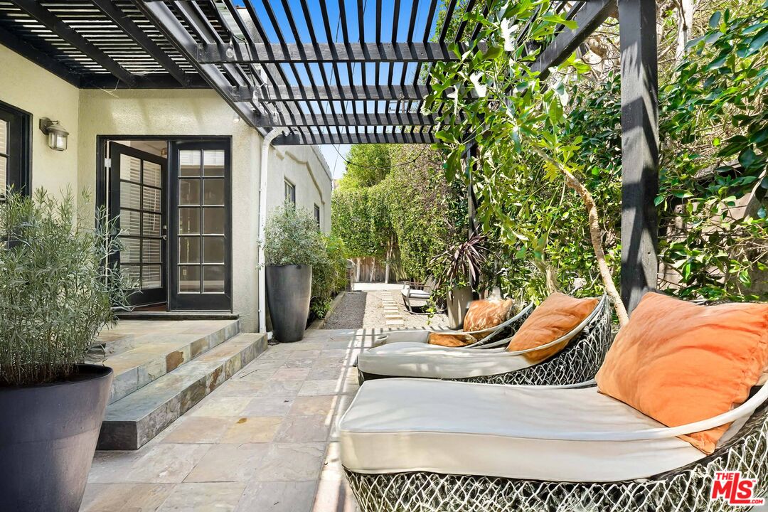 855 N Sweetzer Ave, West Hollywood, CA 90069 MLS #25569699 Compass