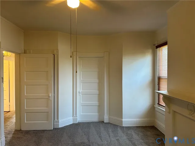 an empty room with a empty space