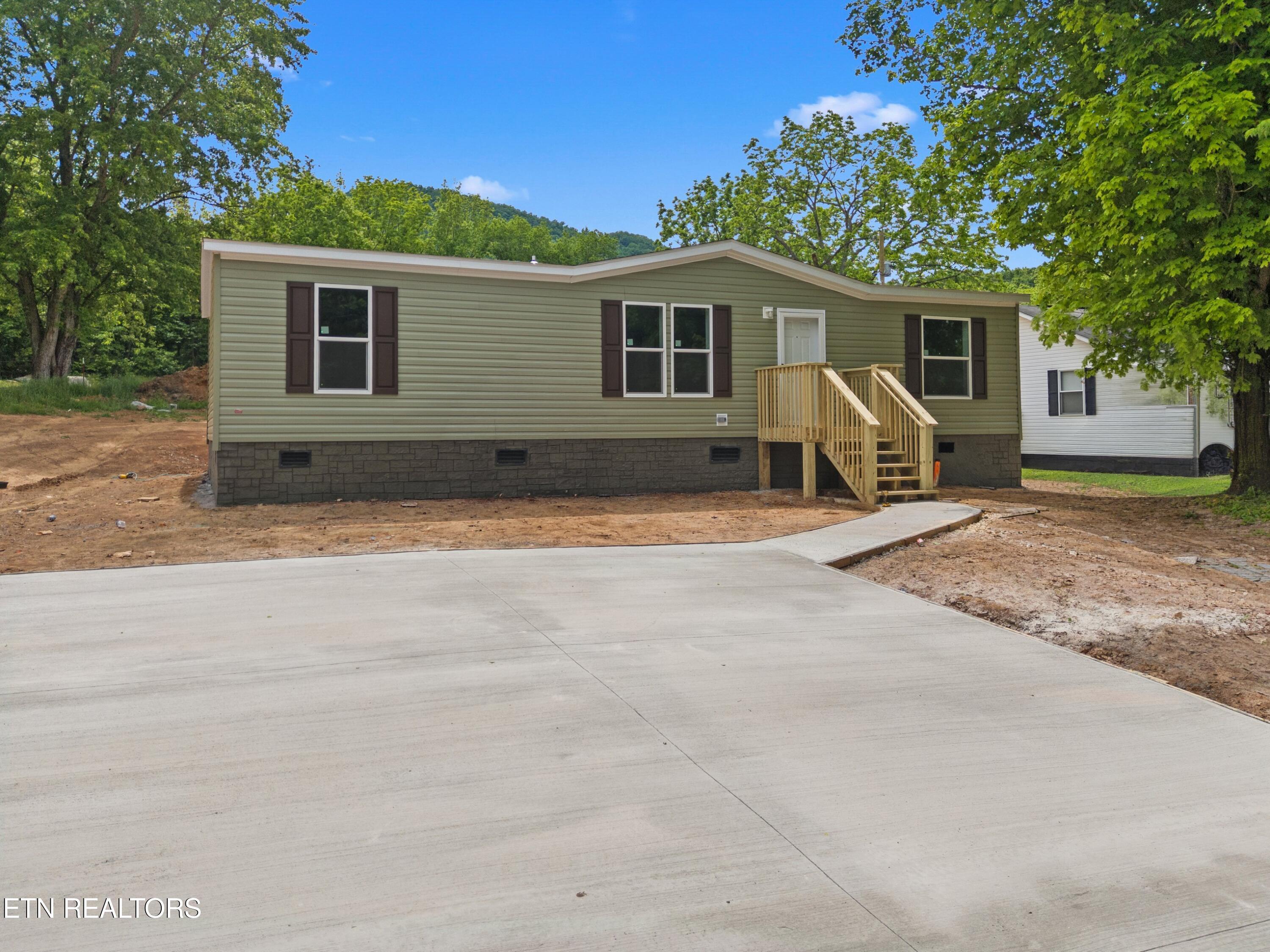 134 Double Cave Road Rutledge, TN 37861 - Photo 3 of 32 002-134DoubleCaveRoad-Rutledge-TN-37861-