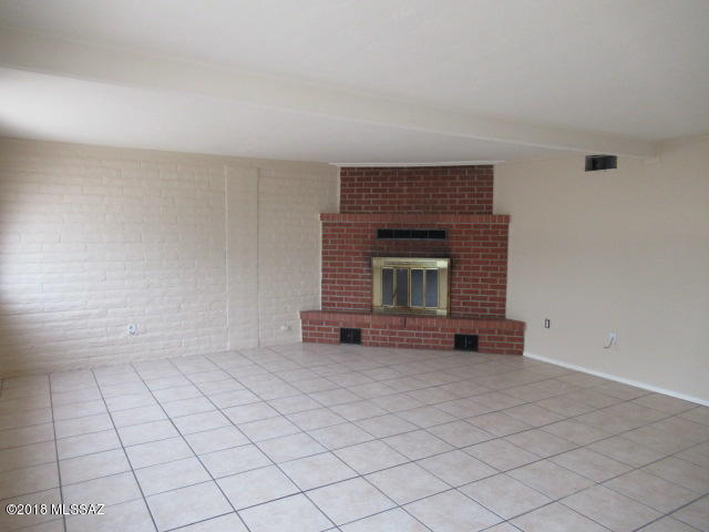 2551 West Capistrano Road Tucson, AZ 85746 - Photo 4 of 12
