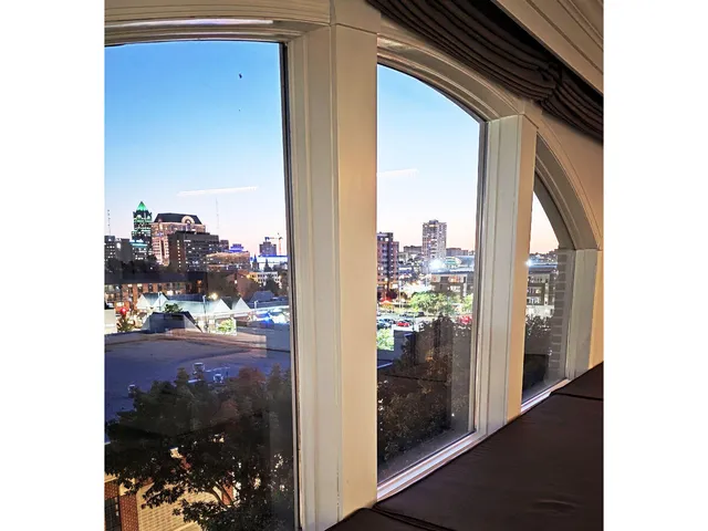 $3,950 | 1515 North Van Buren Street, Unit 510, Milwaukee, WI 53202