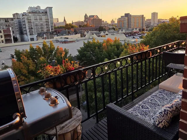 $3,950 | 1515 North Van Buren Street, Unit 510, Milwaukee, WI 53202