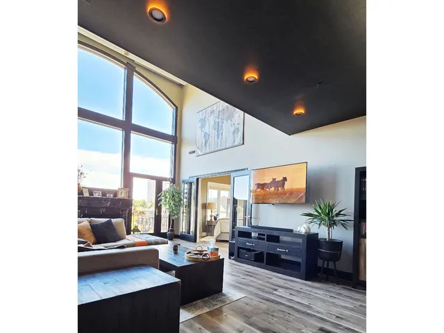 $3,950 | 1515 North Van Buren Street, Unit 510, Milwaukee, WI 53202