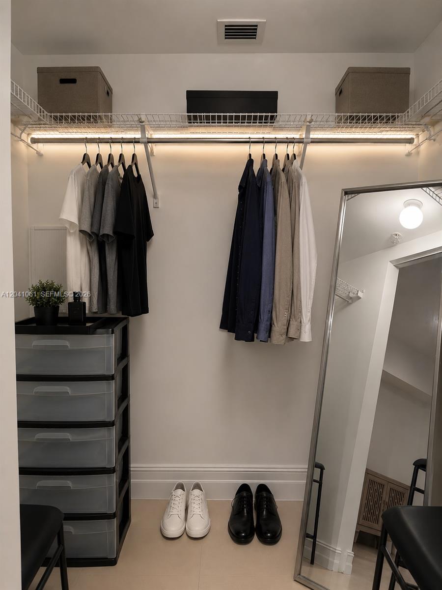 185 Southwest 7th Street, Unit 2706 Miami, FL 33130 - Photo 5 of 7