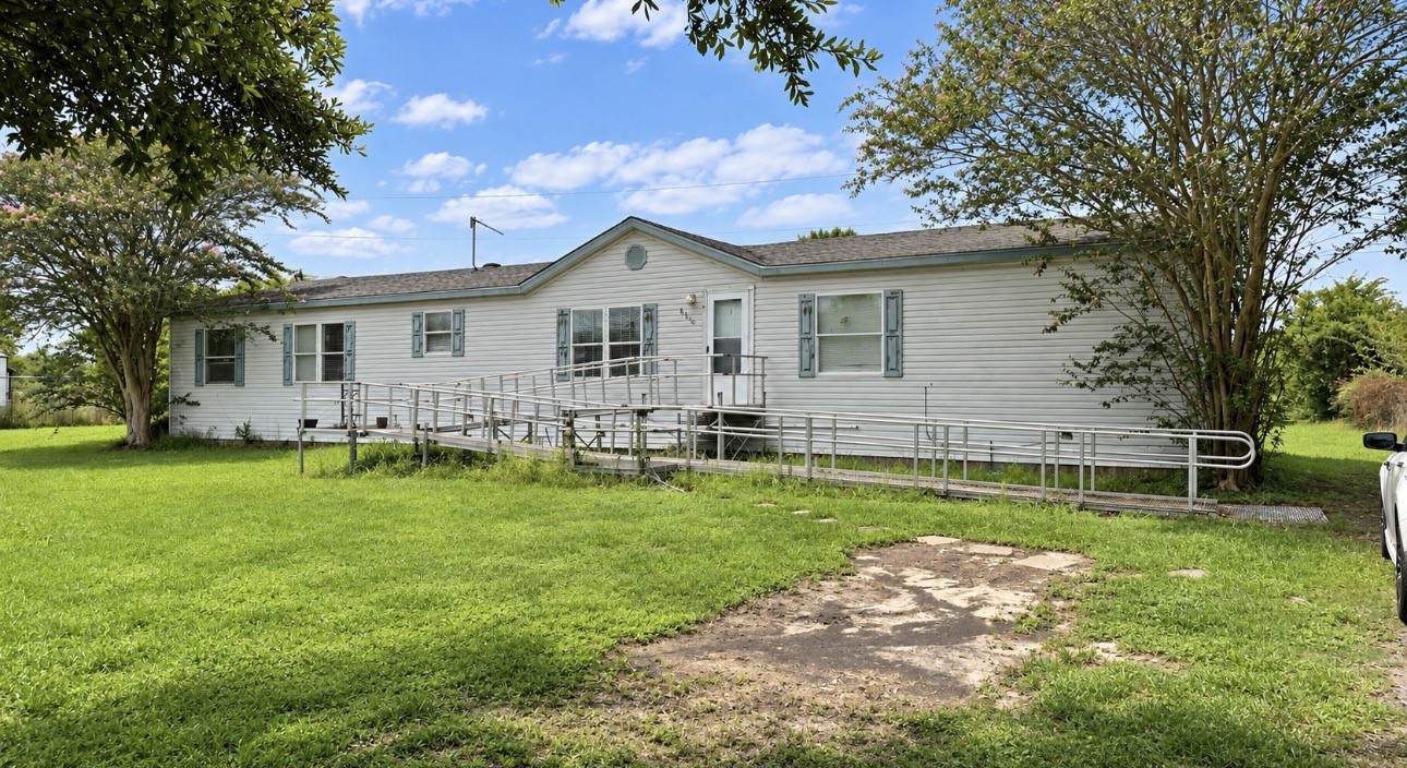 6710 Trail Loop West Rosharon, TX 77583 - Photo 2 of 18 Gallery Image 2