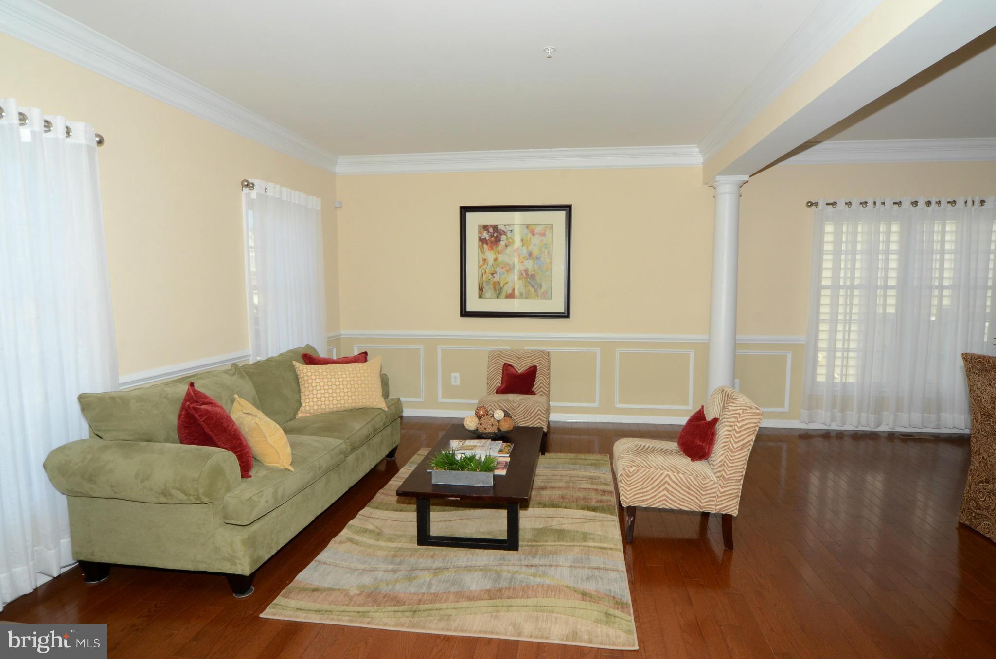 4028 Bridle Ridge Road Upper Marlboro, MD 20772 - Photo 6 of 30 Living Room