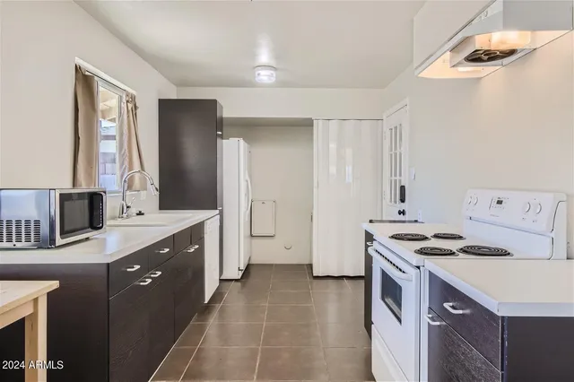 $3,000 | 3213 North 63rd Place, Scottsdale, AZ 85251