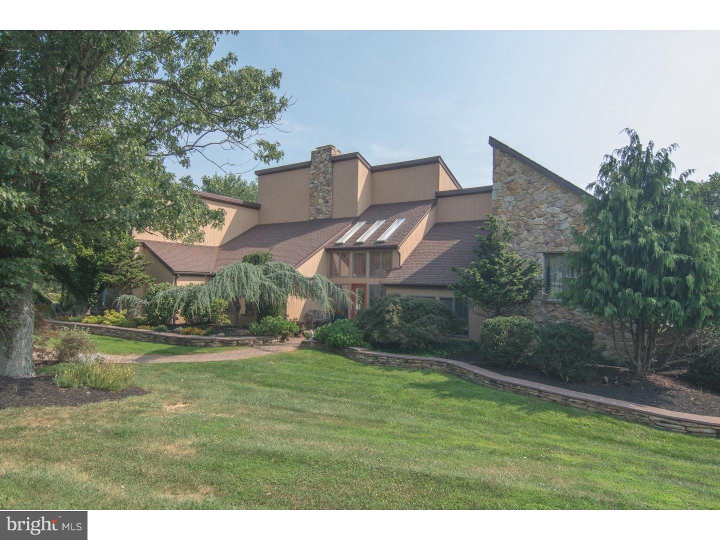580 Summit Lane Riegelsville, PA 18077 - Photo 1 of 25 Exterior Front