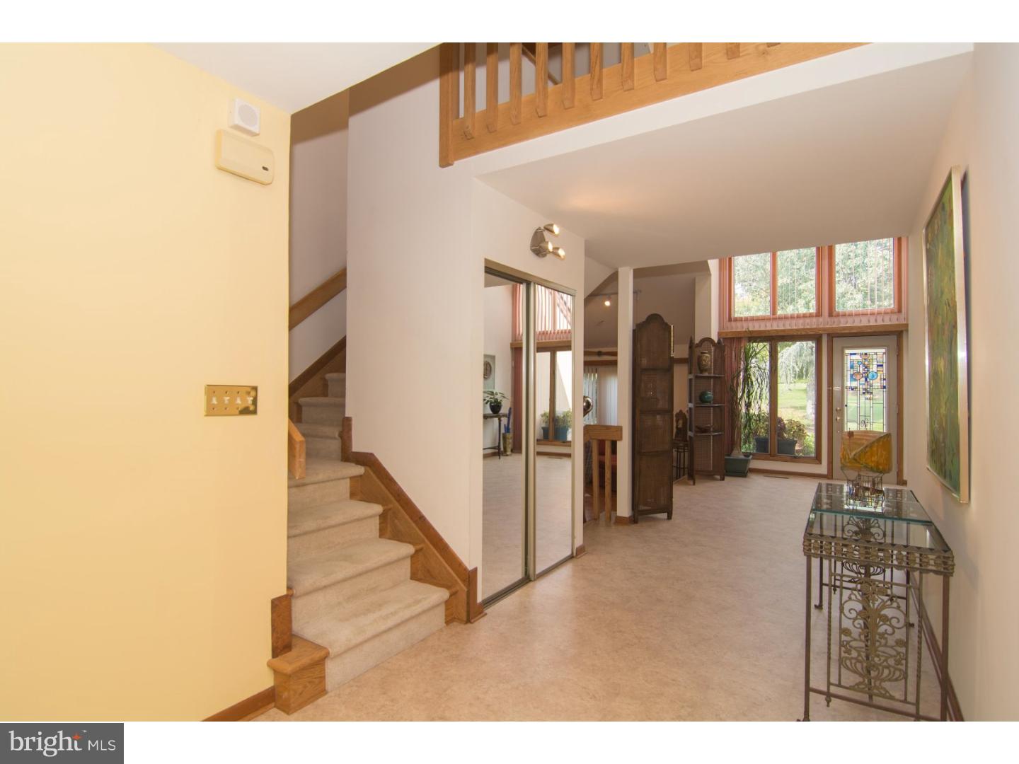 580 Summit Lane Riegelsville, PA 18077 - Photo 2 of 25 Foyer