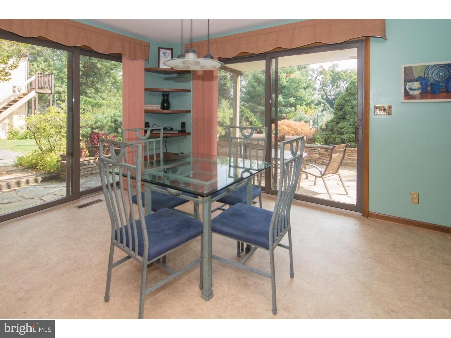 580 Summit Lane Riegelsville, PA 18077 - Photo 11 of 25 Breakfast Room