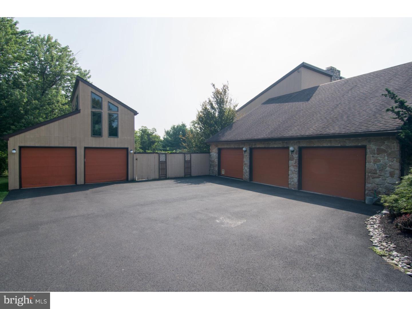 580 Summit Lane Riegelsville, PA 18077 - Photo 24 of 25 Garage